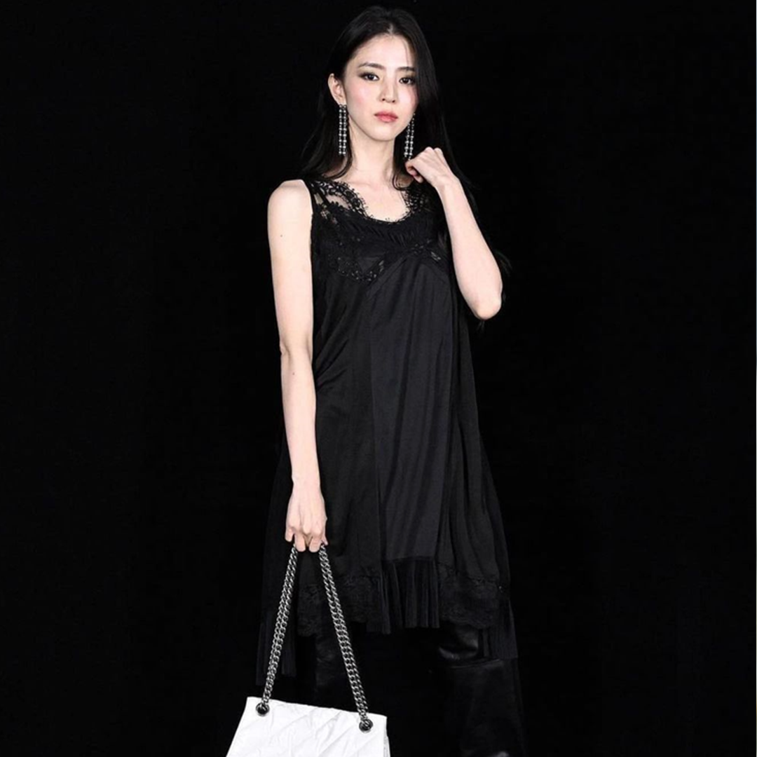 [Han So-hee's Pick] Balenciaga Quilted Crush Medium Chain Bag Optic White