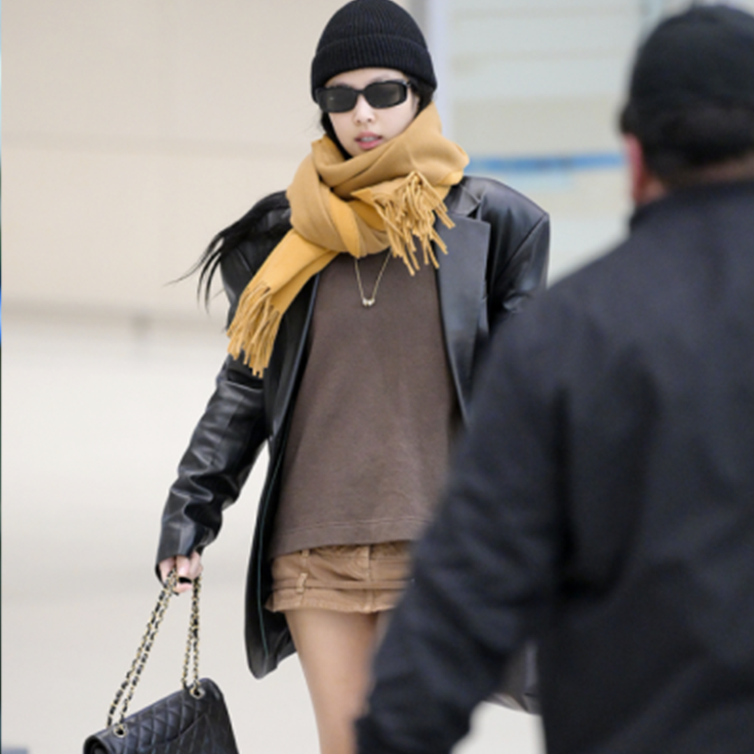 [Jenny PICK] Chanel Classic Medium Flap Bag Lambskin & Gold Metal Black