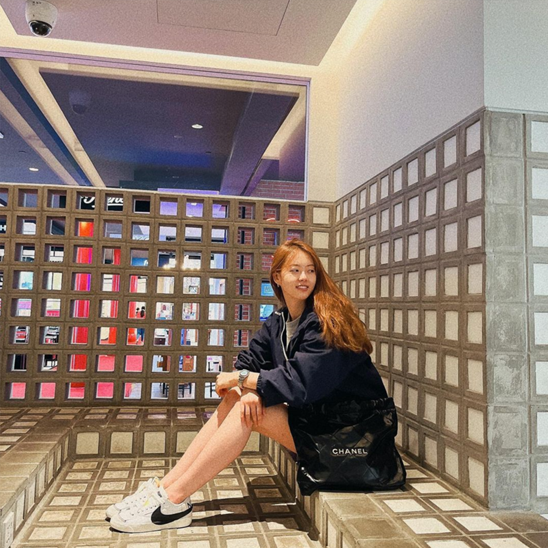 [Go Ara PICK] Chanel 22 Handbag Medium Black
