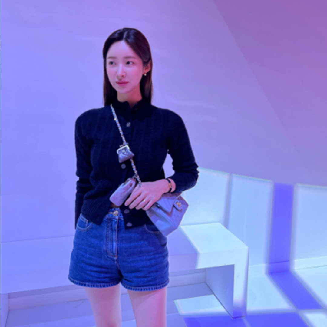 [Cha Jeong-won PICK] Chanel Classic Medium Flap Bag in Grained Calfskin and Gold Metal, Light Blue